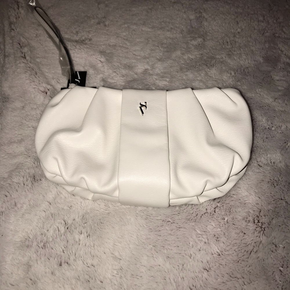 NWT.  Simply Vera wang wristlet.